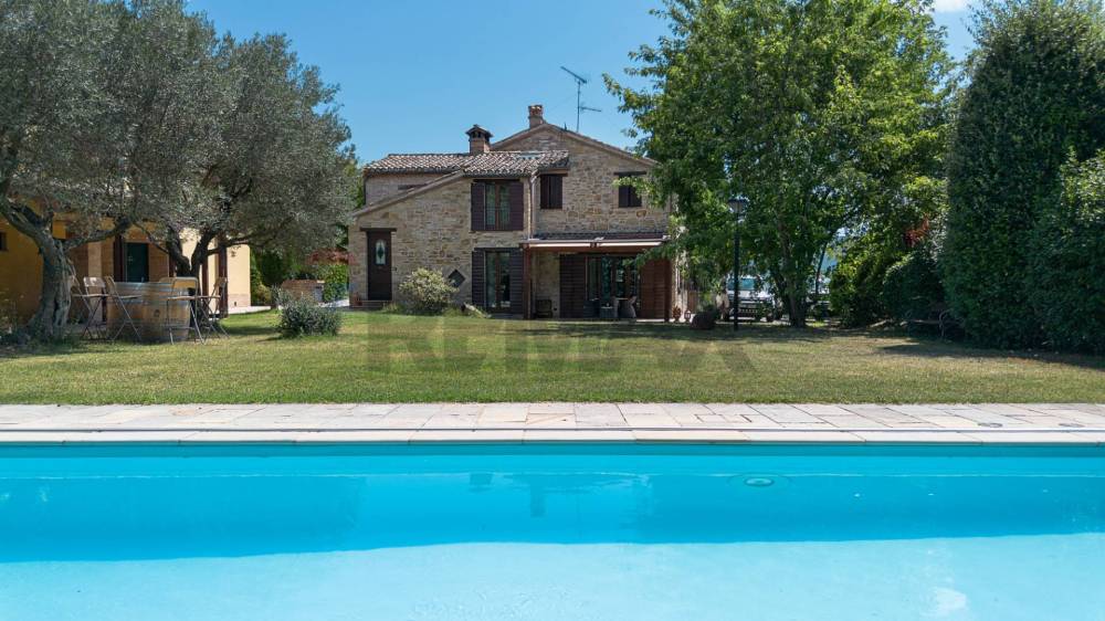 casa indipendente in vendita ad Apiro in zona Casalini