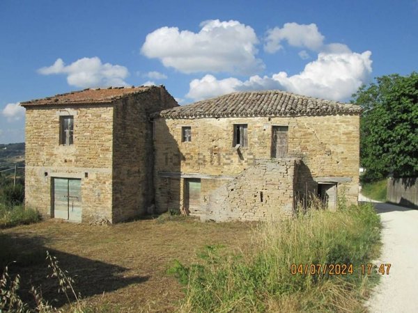 casale in vendita ad Apiro