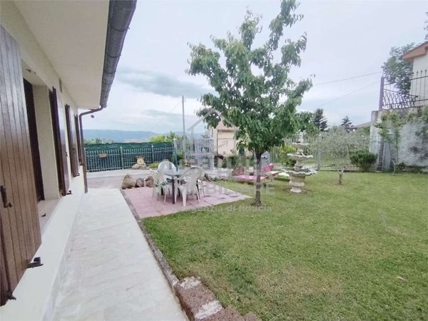 appartamento in vendita ad Apiro in zona Frontale