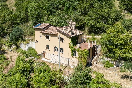 quadrivano in vendita ad Apiro