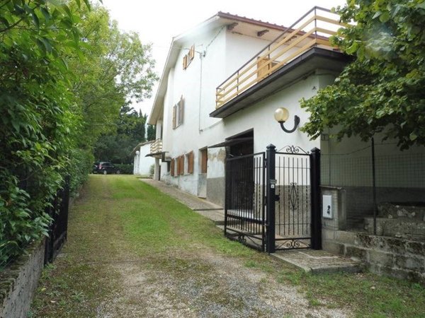 casa indipendente in vendita ad Apiro in zona Casalini