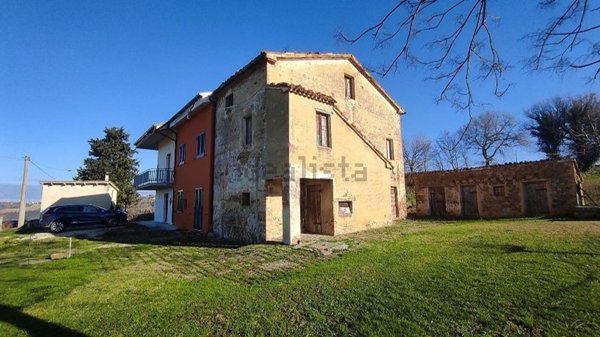 casa indipendente in vendita ad Apiro
