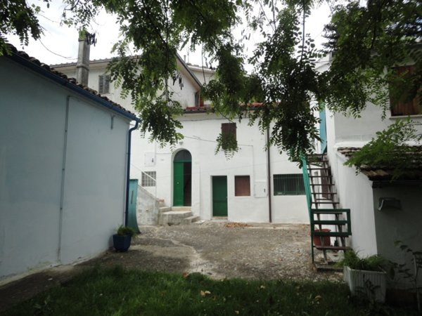 appartamento in vendita ad Apiro in zona Casalini