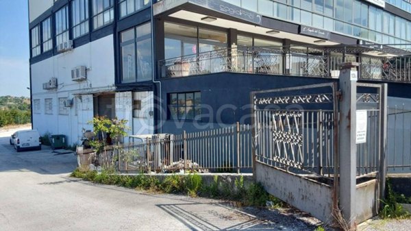 locale commerciale in vendita ad Appignano