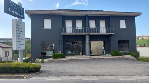 locale commerciale in vendita ad Appignano