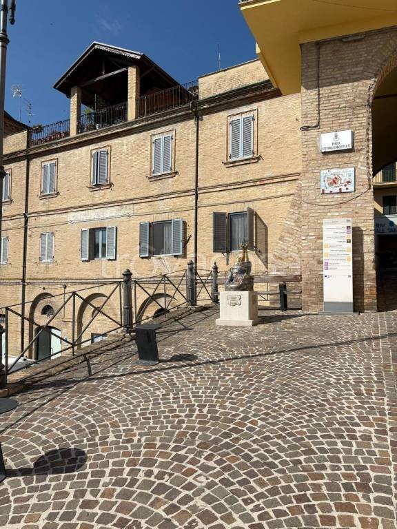 negozio in vendita ad Appignano