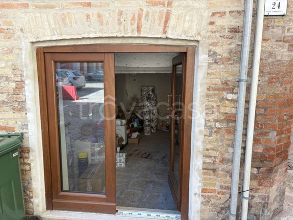locale commerciale in vendita ad Appignano
