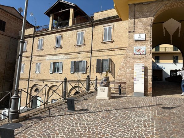 locale commerciale in vendita ad Appignano