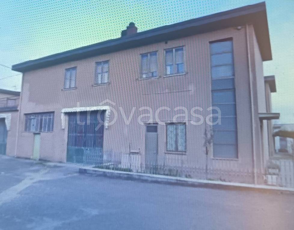 locale commerciale in vendita ad Appignano