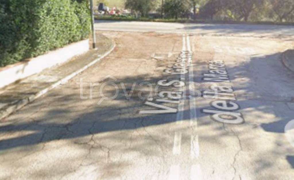 negozio in vendita ad Appignano