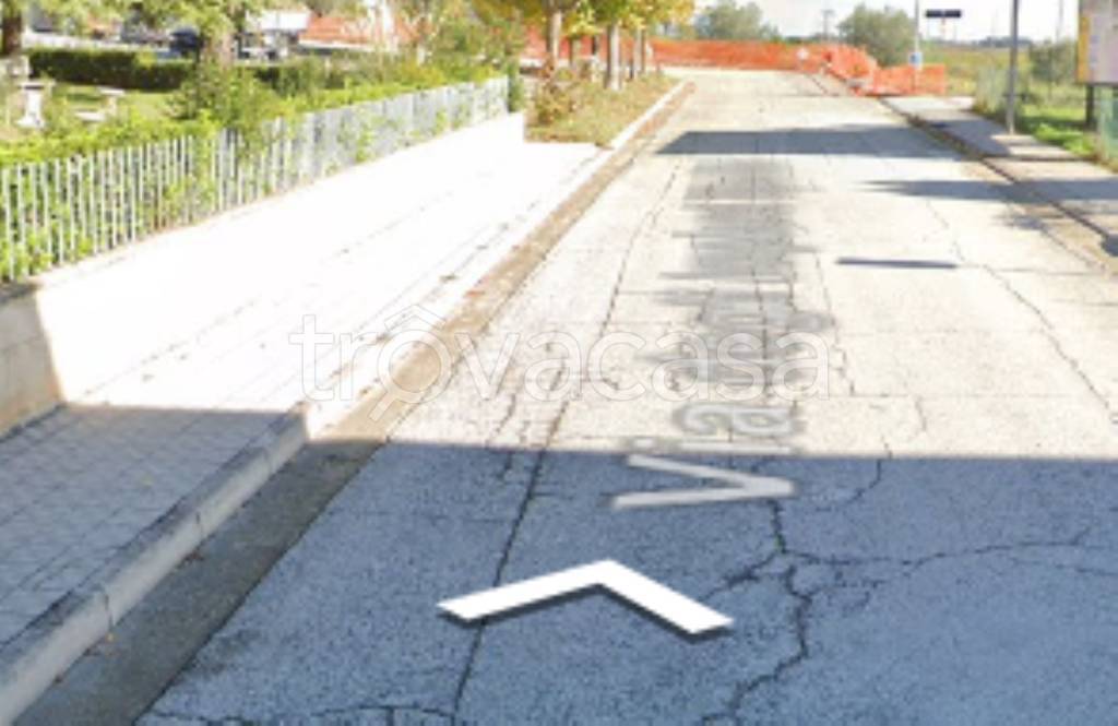 locale commerciale in vendita ad Appignano