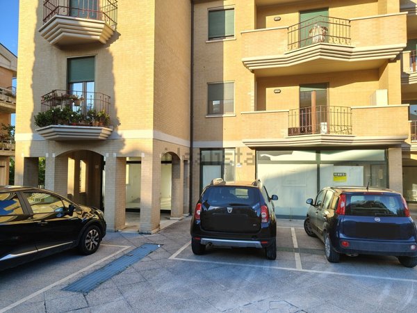 locale commerciale in vendita ad Appignano