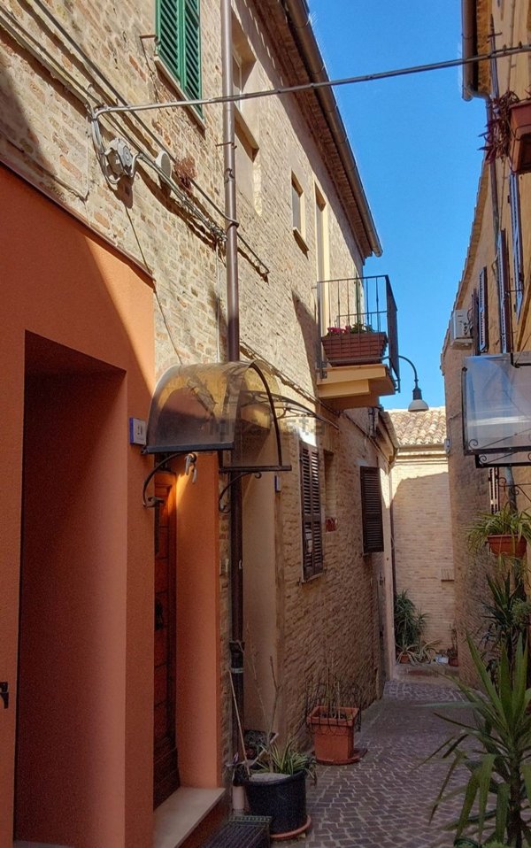 esavano in vendita ad Appignano