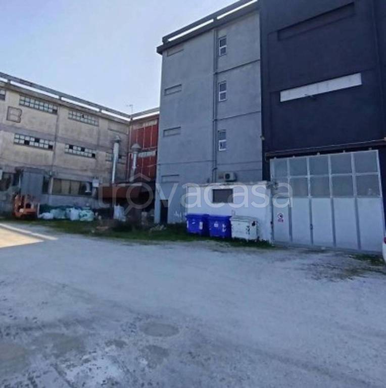 locale commerciale in vendita ad Appignano