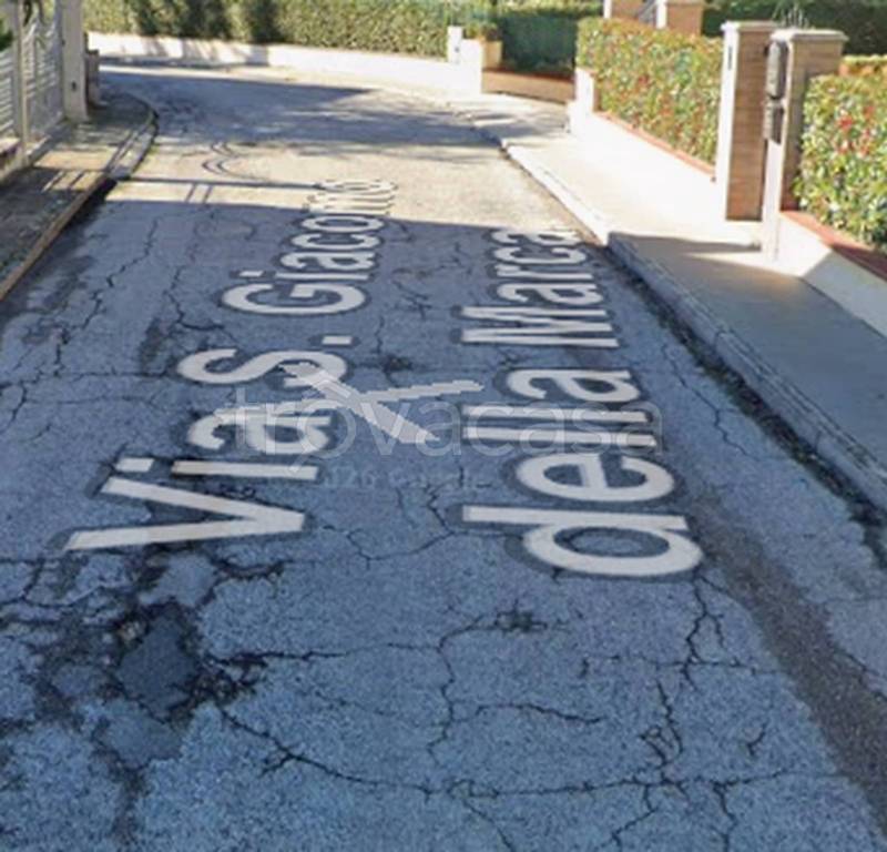 locale commerciale in vendita ad Appignano