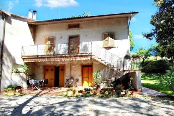 appartamento in vendita ad Appignano in zona Forano