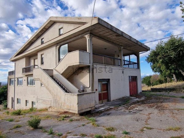 intera palazzina in vendita ad Appignano in zona Forano
