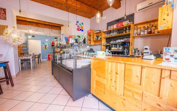 negozio in vendita ad Appignano