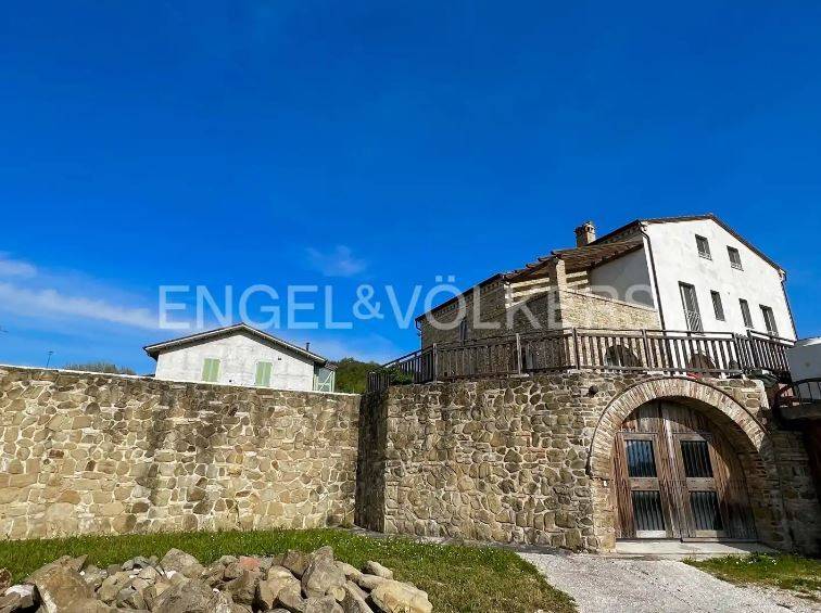 casale in vendita a Belforte del Chienti