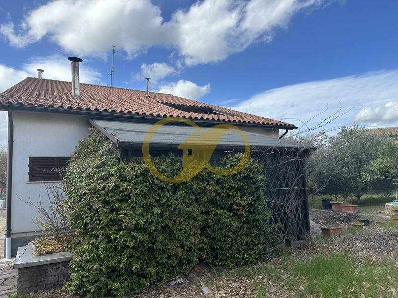 casa indipendente in vendita a Belforte del Chienti