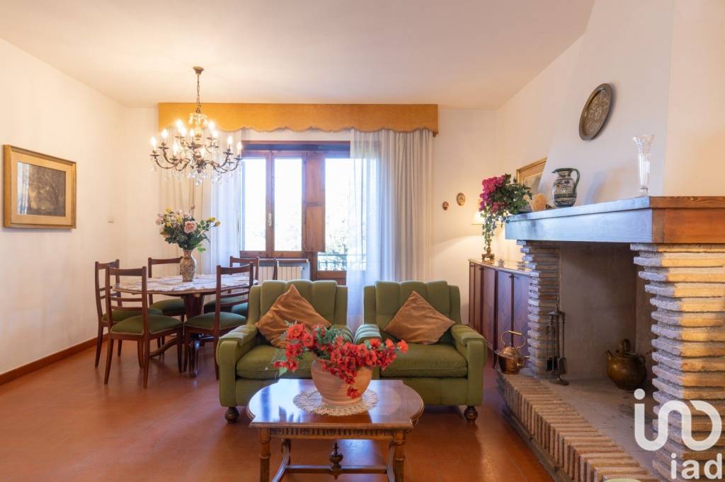 casa indipendente in vendita a Belforte del Chienti