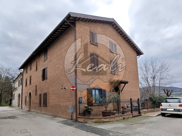 casa indipendente in vendita a Belforte del Chienti