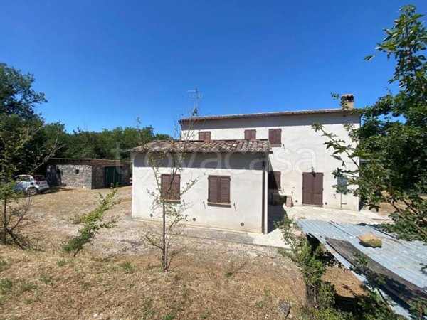 casa indipendente in vendita a Belforte del Chienti