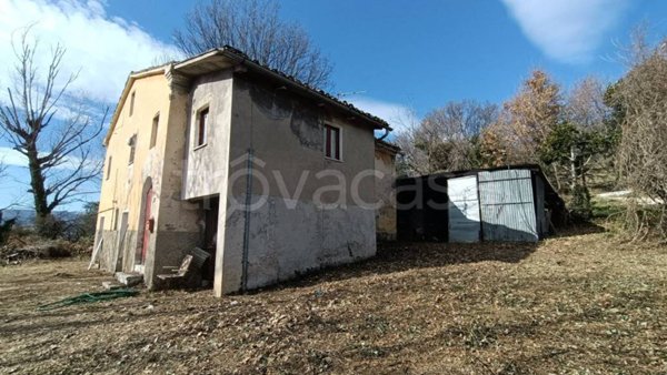 casa indipendente in vendita a Belforte del Chienti