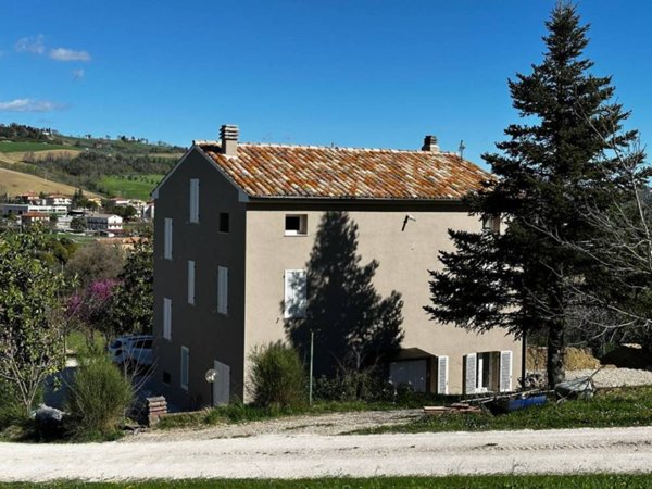 casa indipendente in vendita a Belforte del Chienti