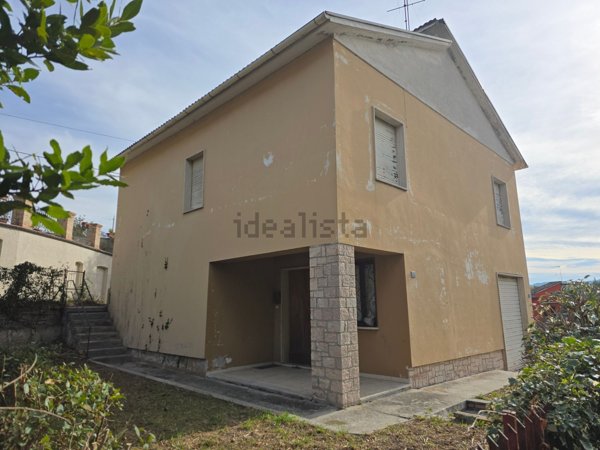 casa indipendente in vendita a Belforte del Chienti