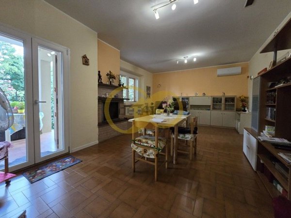 casa indipendente in vendita a Belforte del Chienti