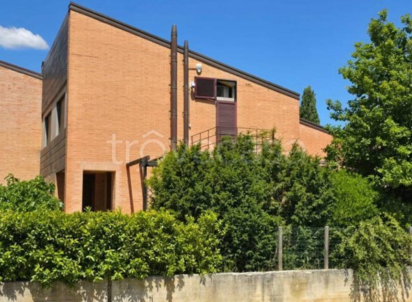 casa indipendente in vendita a Belforte del Chienti