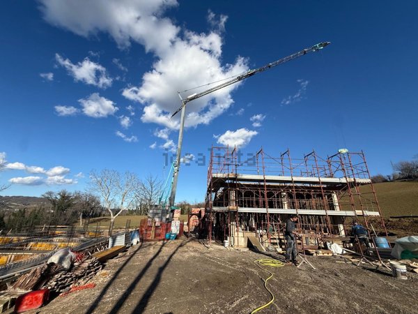 casa indipendente in vendita a Belforte del Chienti