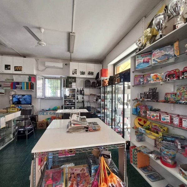 negozio in vendita a Belforte del Chienti