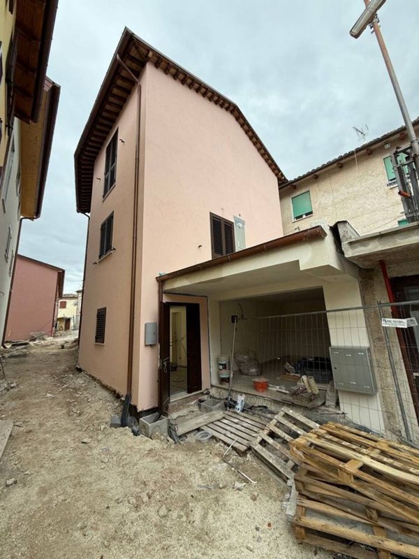 casa indipendente in vendita a Belforte del Chienti