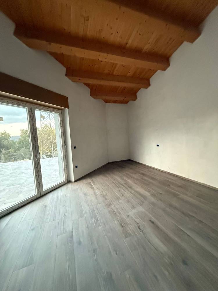 casa indipendente in vendita a Belforte del Chienti