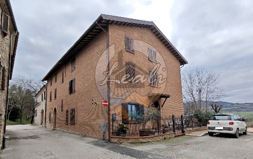 casa indipendente in vendita a Belforte del Chienti
