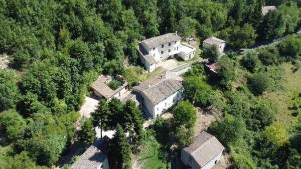 casa indipendente in vendita a Belforte del Chienti