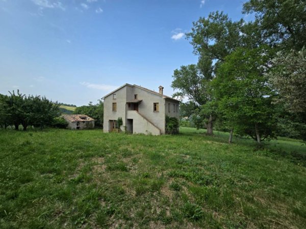 casa indipendente in vendita a Belforte del Chienti