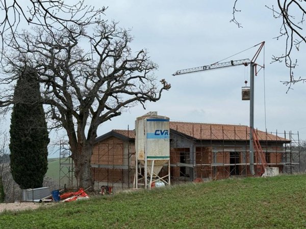 casa indipendente in vendita a Belforte del Chienti