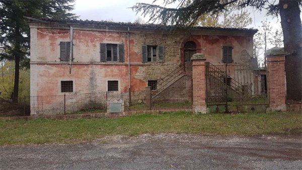 casa indipendente in vendita a Belforte del Chienti