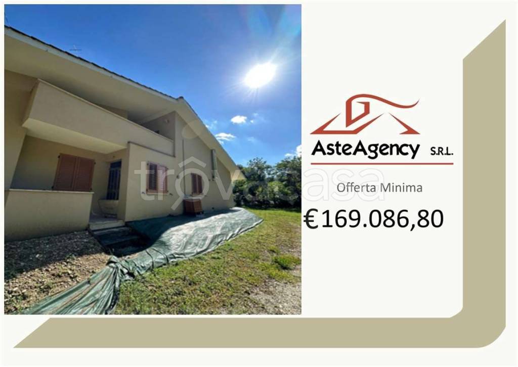 casa indipendente in vendita a Belforte del Chienti
