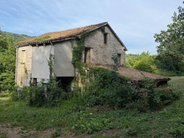 casa indipendente in vendita a Belforte del Chienti