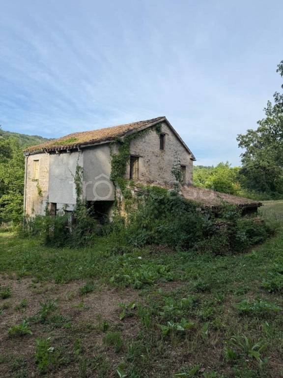 casa indipendente in vendita a Belforte del Chienti