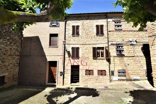 casa indipendente in vendita a Belforte del Chienti