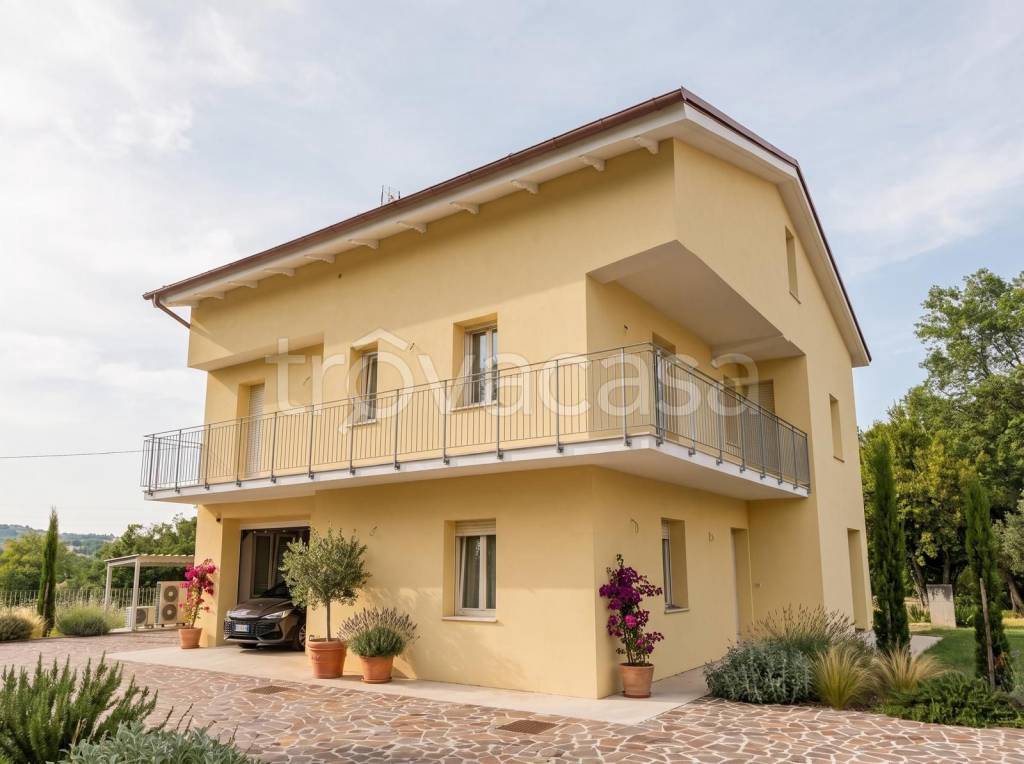 casa indipendente in vendita a Belforte del Chienti