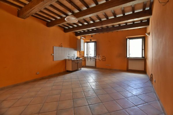 casa indipendente in vendita a Belforte del Chienti