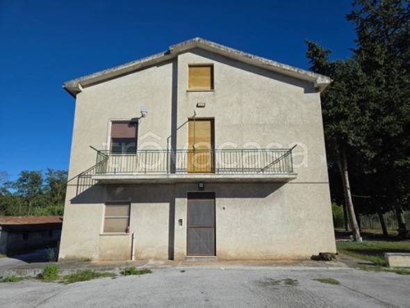 casa indipendente in vendita a Belforte del Chienti