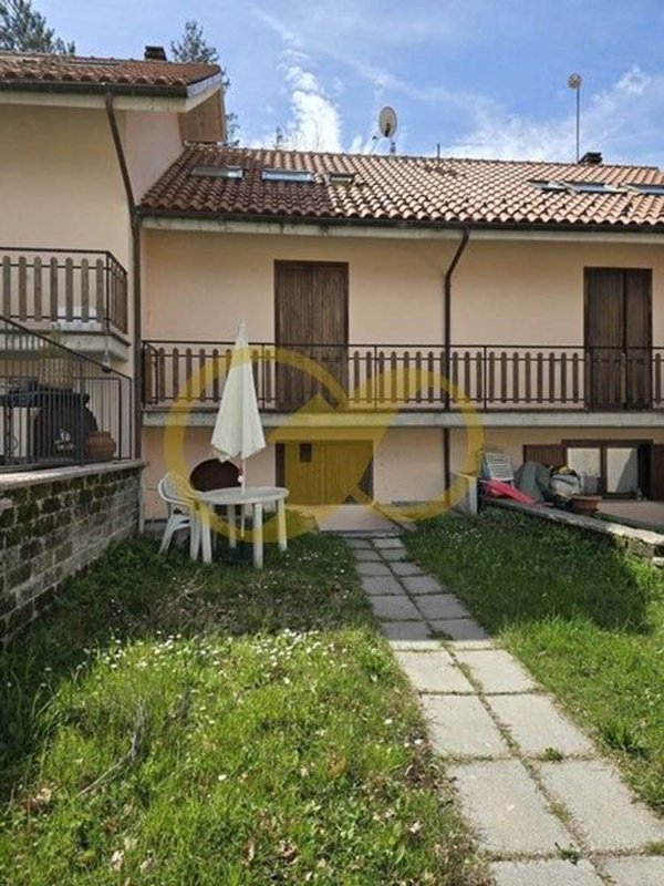 casa indipendente in vendita a Bolognola