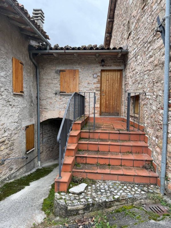 casa indipendente in vendita a Bolognola